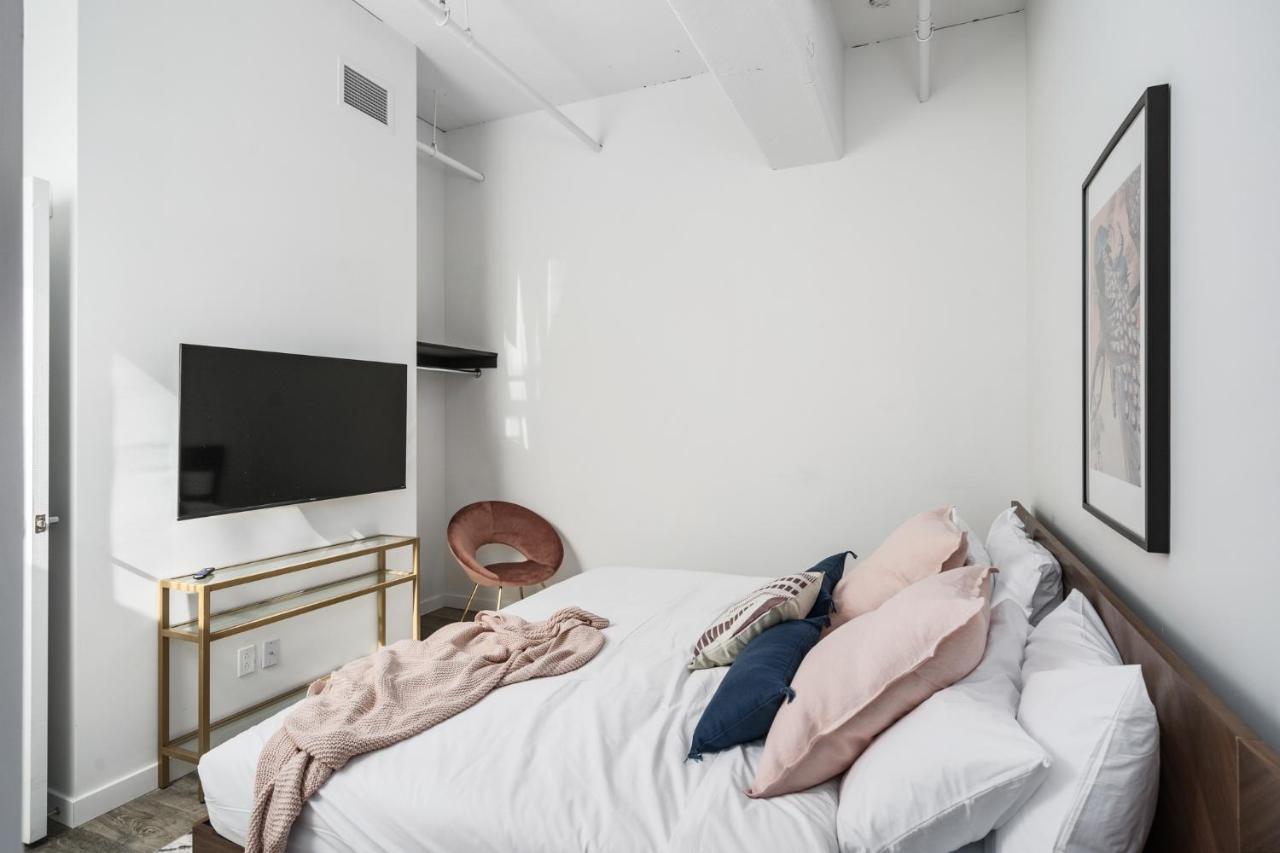 Bakan - Sainte Catherine Montreal Bagian luar foto