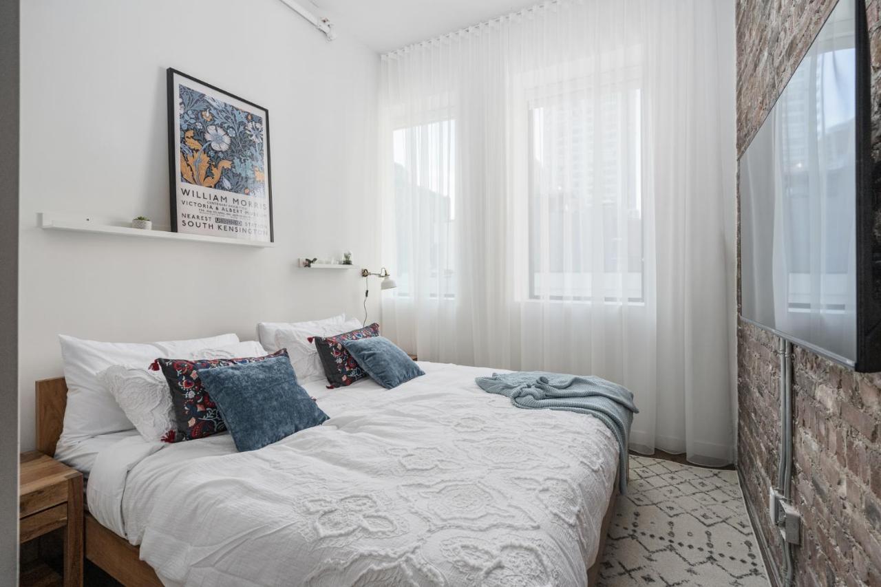 Bakan - Sainte Catherine Montreal Bagian luar foto
