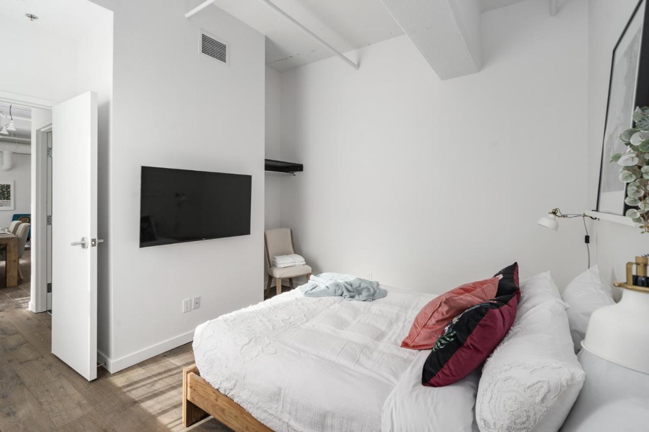 Bakan - Sainte Catherine Montreal Bagian luar foto